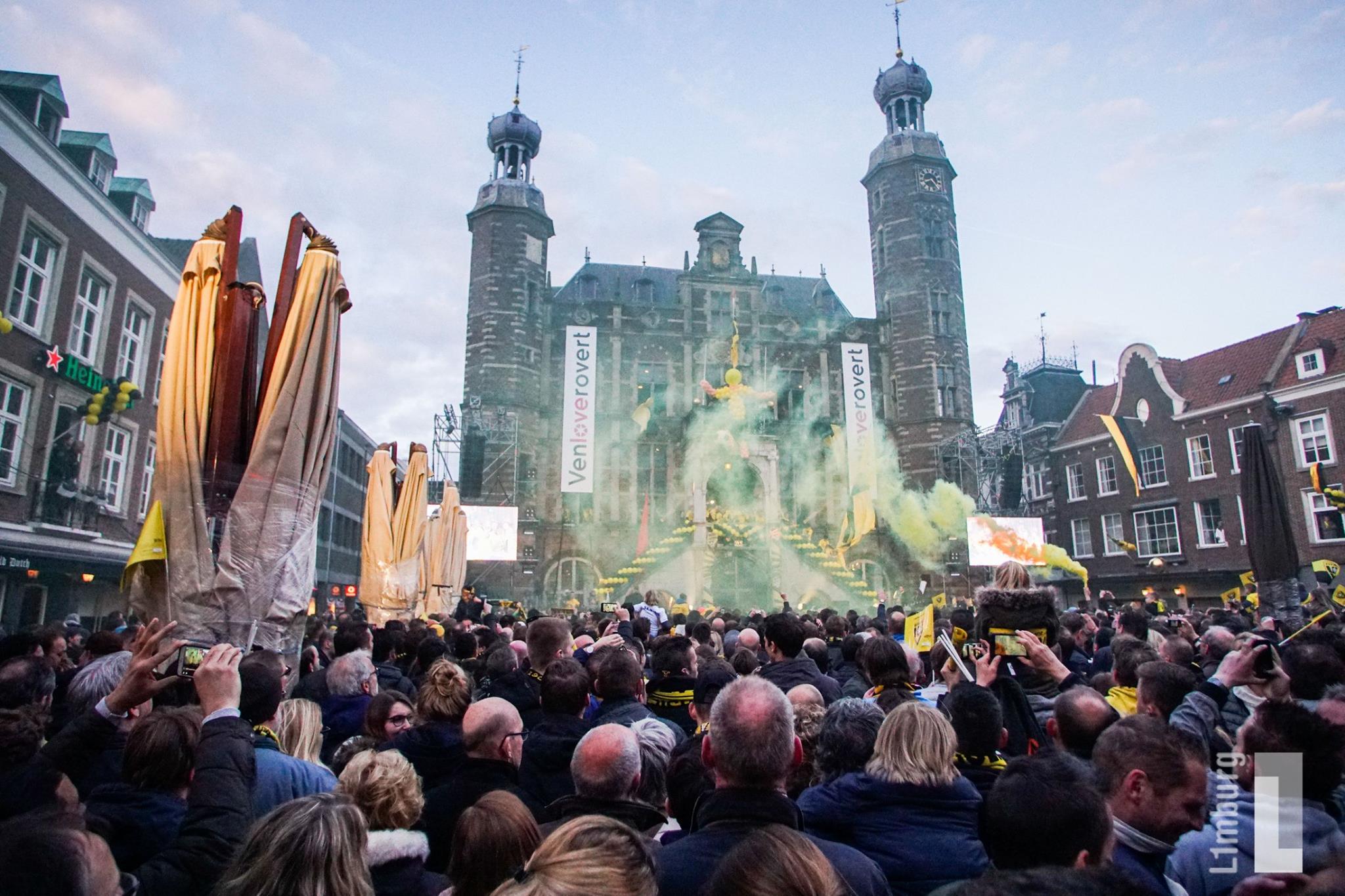 Feier des FC VVV auf dem Markt Venlo