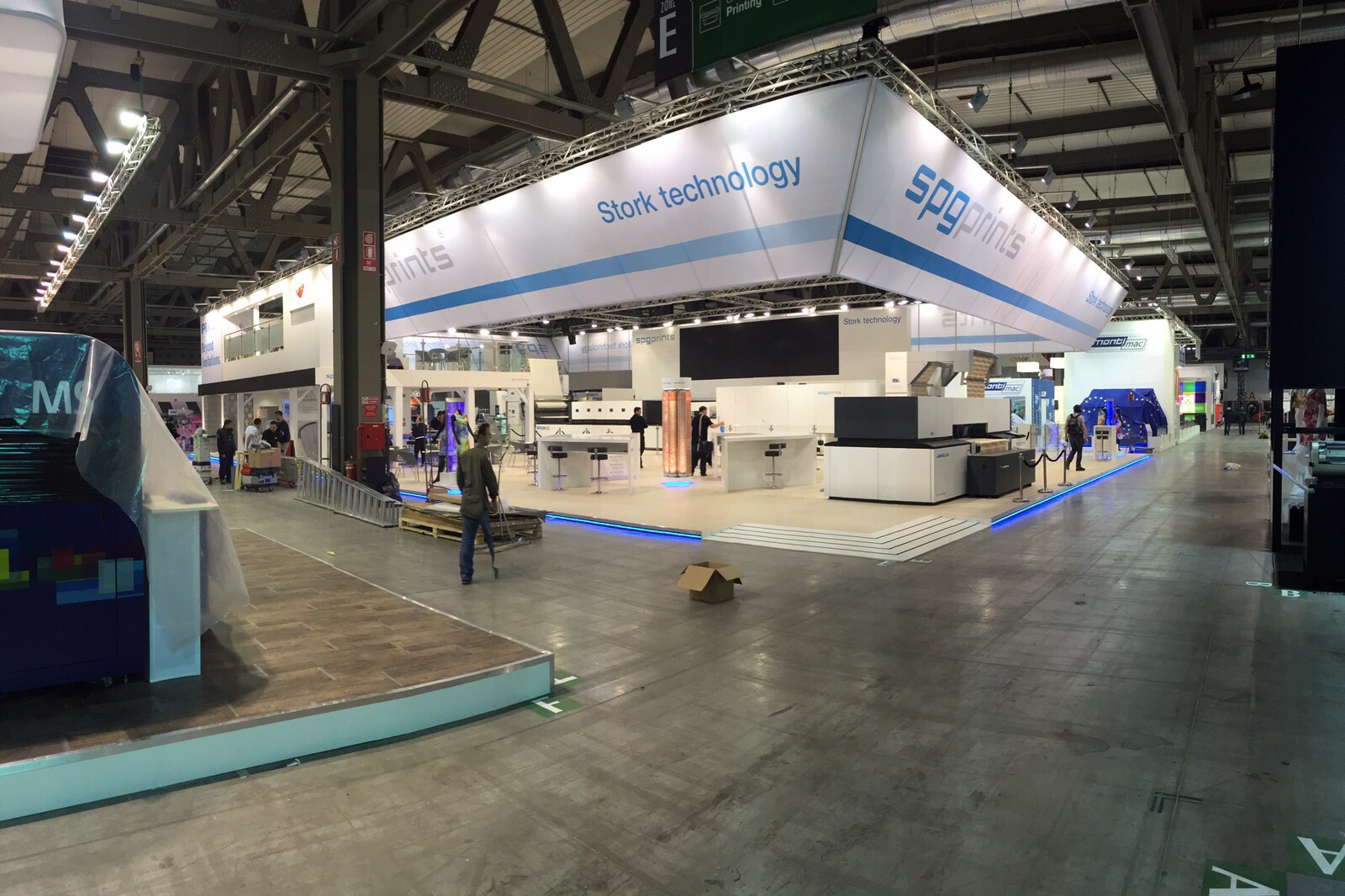 audiovisuelle Lösungen Messestand SPG prints