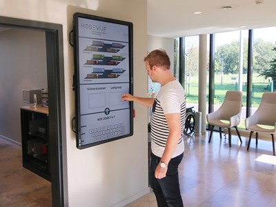 CTOUCH als opzoekscherm