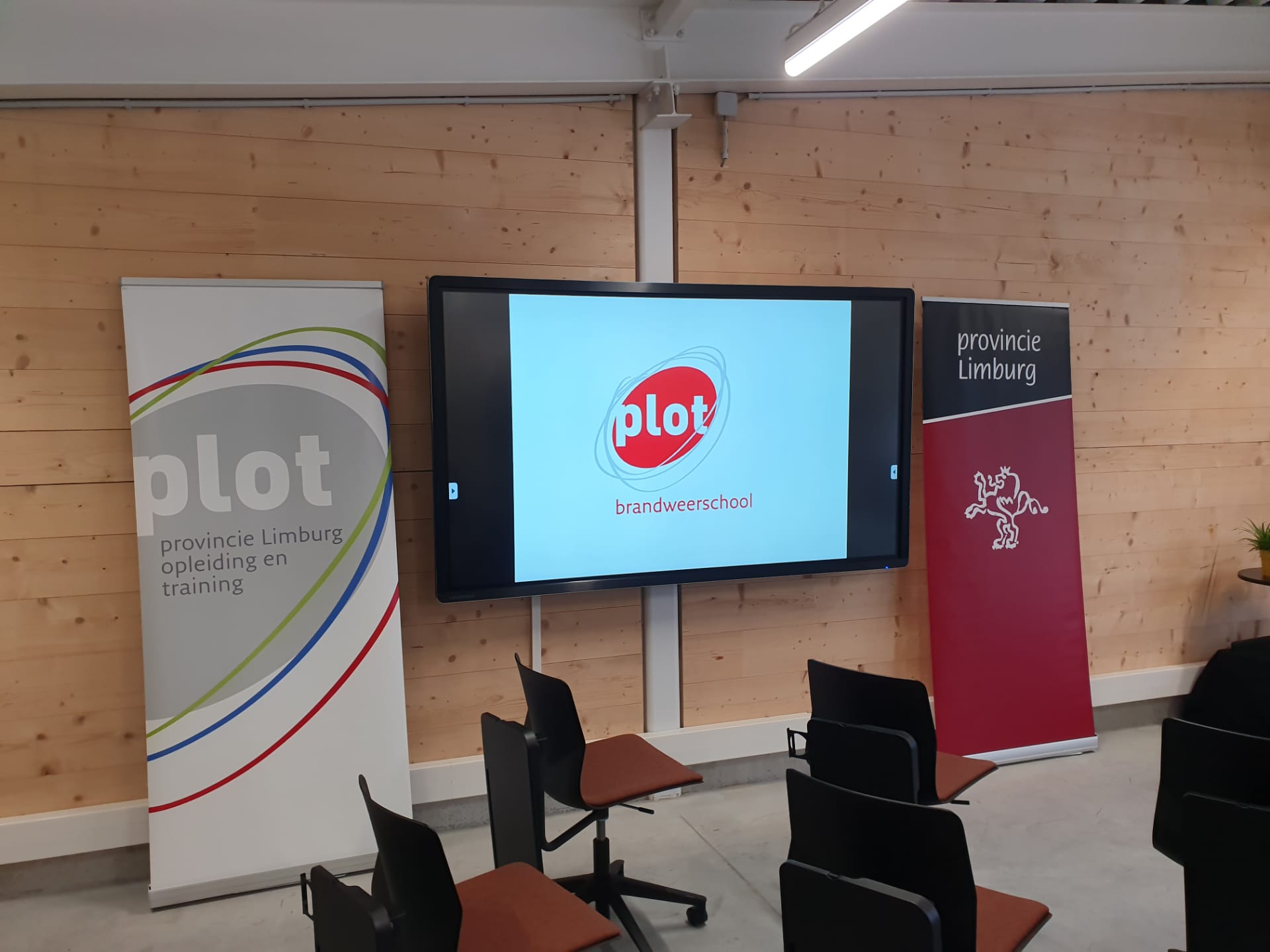 plot Limburg Clevertouch Interactief scherm