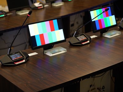 FOXX AV - Roermond - Raadzaal - installatie - sprekersposten