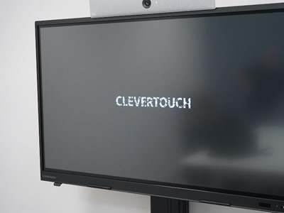 FOXX AV installiert Clevertouch bei Aviko Rixona