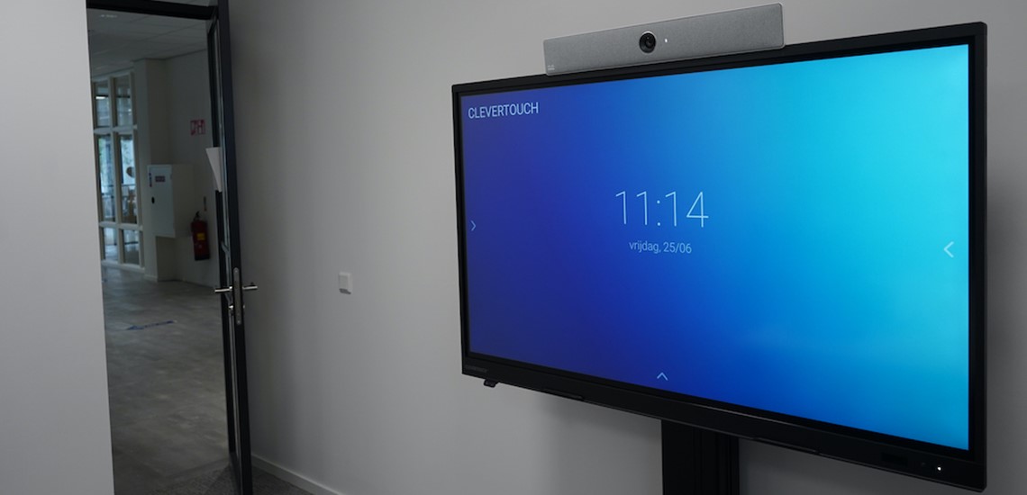 FOXX AV installiert Clevertouch bei Aviko Rixona