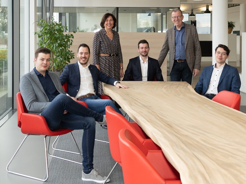 V.l.n.r. Wouter Voss, Michel Voss, Dorothé Voss, Jeroen, Voss, Hans Voss en Stefan Voss van FOXX AV