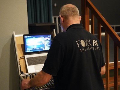FOXX AV sucht vier neue Mitarbeiter