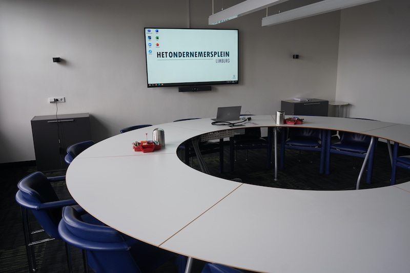 FOXX AV - LLTB Roermond - hybride Meeting-Lösungen