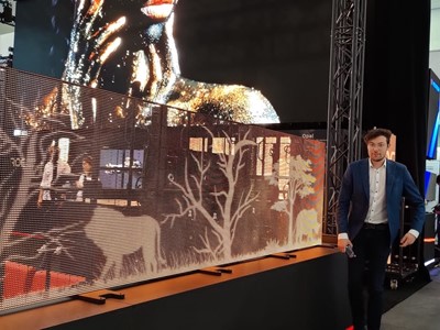 Spezielle Schirmen / Screens auf der ISE in Barcelona - FOXX AV