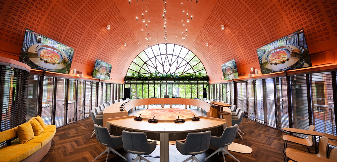 Erneuerter Ratssaal in der Gemeinde Heeze-Leende