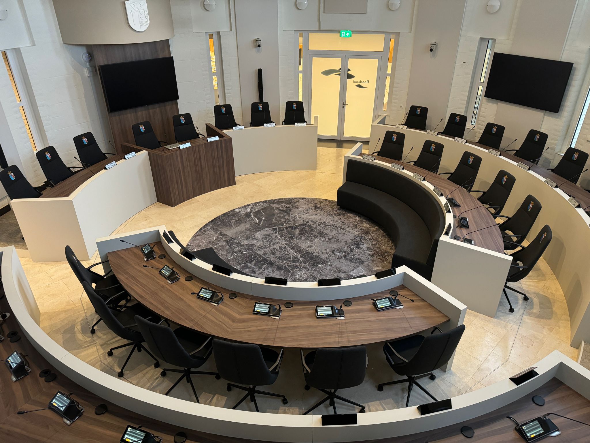 FOXX AV modernisiert Ratssaal der Gemeinde Landgraaf